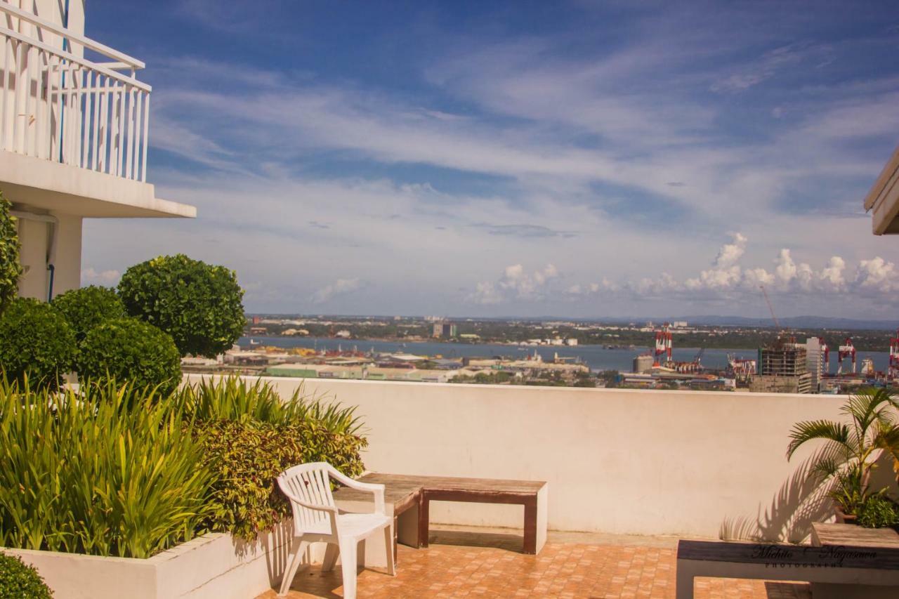 Mabolo Garden Flat A6 With Free Rooftop Pool セブ市 エクステリア 写真